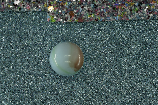 彩色水晶球在普通的背面算命图片下载