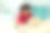 非裔美国女孩使用笔记本电脑在家里视频聊天。年轻女子正在进行虚拟会议在线聊天视频电话会议。在家工作学习，远程老师。图片下载