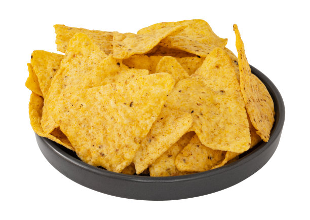 美味的奶酪玉米片。一碗玉米片的照片。墨西哥干酪玉米片。玉米片隔离库存照片。墨西哥传统薯片玉米片。薯条在篮子里——墨西哥薯条在桌子上的篮子里。玉米粉圆饼。三角形。木制的。堆栈图片下载