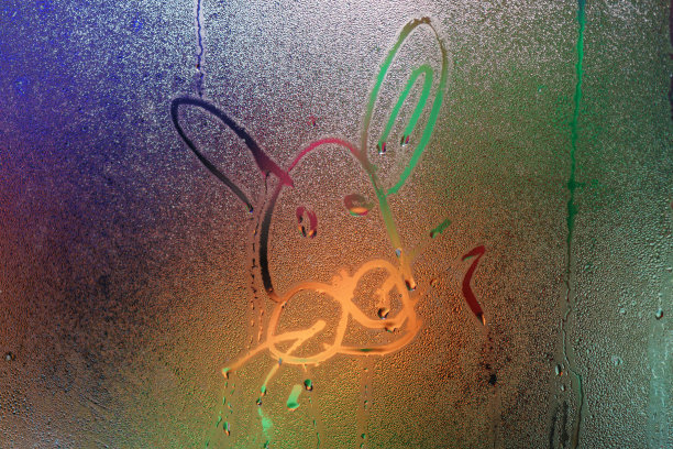 彩色湿窗霓虹灯照明图片下载