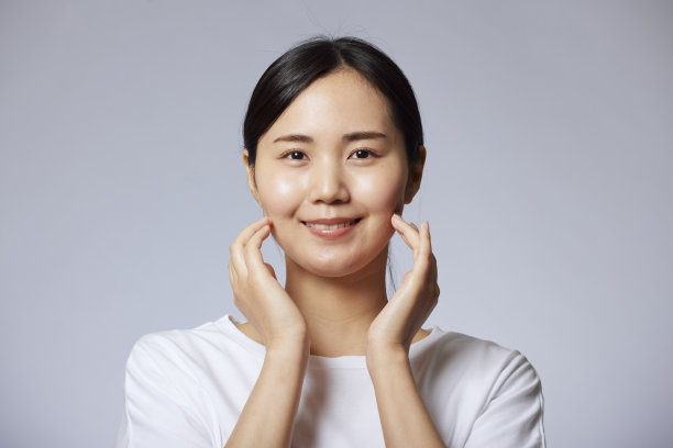 年轻的日本女人有美丽的皮肤图片下载