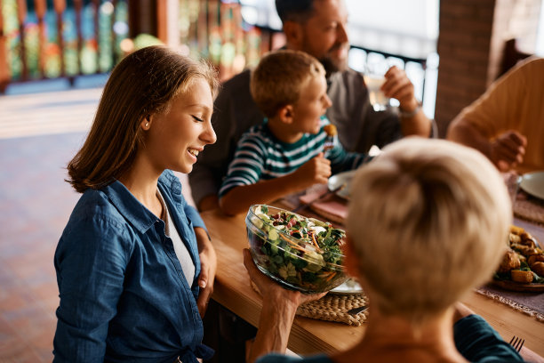 谢谢奶奶，我喜欢吃你做的沙拉!图片下载