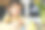 可爱的四岁女孩坐在厨房桌子上画复活节彩蛋。黄色和蓝色。乌克兰的象征图片下载