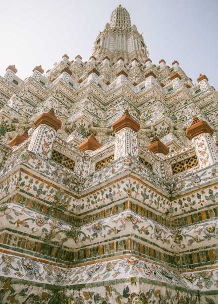 在Wat Arun的亚洲妇女图片下载