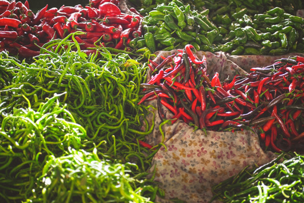 菜市场上成熟的蔬菜图片下载