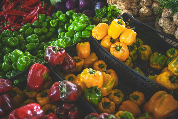 菜市场上成熟的蔬菜图片下载