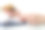 一名女子用借记卡和手机网购。女性手握信用卡在手机上坐在桌子上从家里网购商品的金融业务概念接近在线支付图片下载