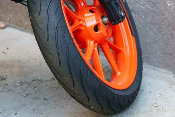 摩托车车轮特写图片下载