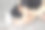 戴头巾的年轻女性涂抹腿霜、乳液或保湿霜的女性。皮肤护理。美女脚上涂着奶油图片下载