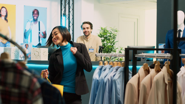 亚洲客户在跳舞，感觉很傻图片下载