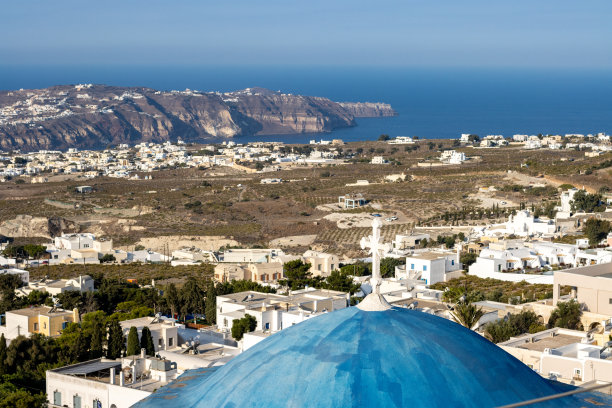 希腊圣托里尼岛皮尔戈斯卡利蒂斯的圣尼古拉斯教堂图片下载