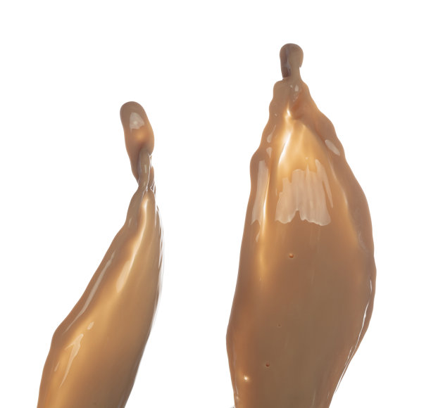 奶茶倒下来，形状呈直线。牛奶冰咖啡溅落成滴，巧克力可可攻击飘动爆炸在空气中。白色背景隔离，定格静止镜头。图片下载