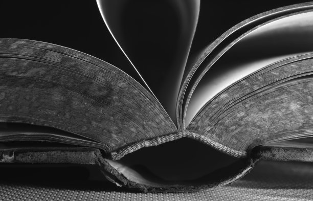 翻开书收起来，黑白分明，读书，教育，知识观念。图片下载