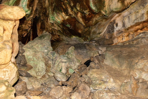 瑞士图恩湖因特拉肯附近的圣比阿图斯洞穴图片下载