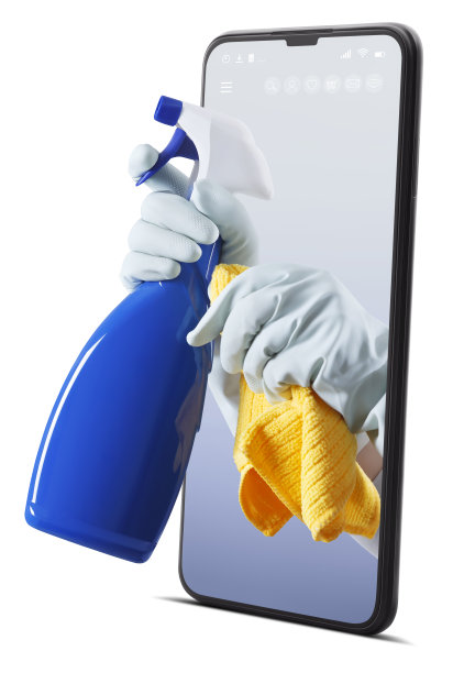 清洁服务和产品。双手与手套、抹布和喷雾瓶从智能手机隔离在白色背景上，联系家政公司。广告，购物和电子商务横幅。图片下载
