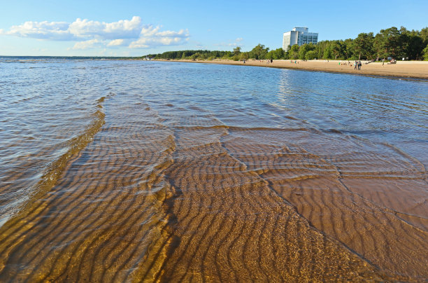 阳光明媚的海滩。图片下载
