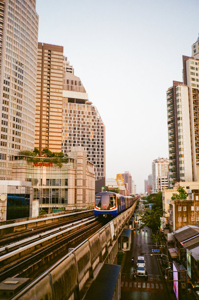 曼谷城市景观和防弹少年团线图片下载