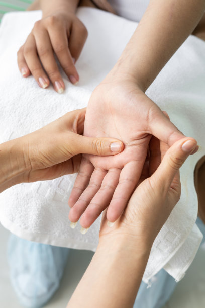 手，按摩作为治疗，医疗为身体损伤，部分身体图片下载