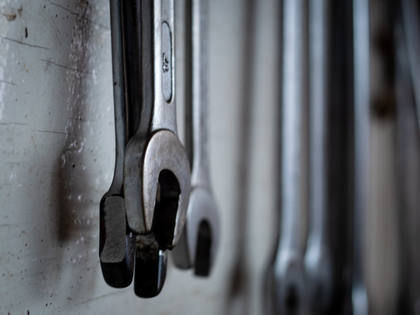 放置工作工具。扳手。图片下载