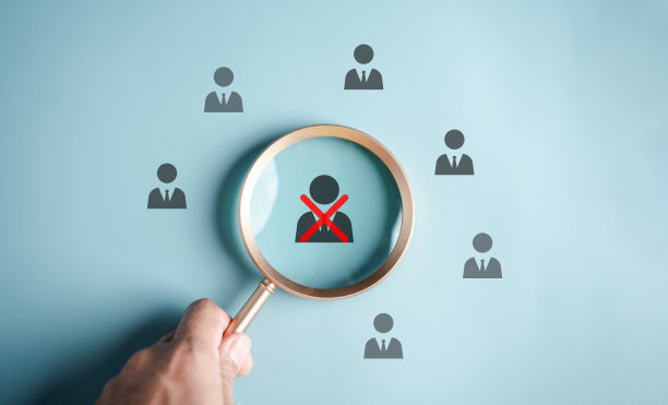 破产公司裁员，亏损，负债上升，人力节约成本降低，公司经营危机，企业倒闭概念。图片下载