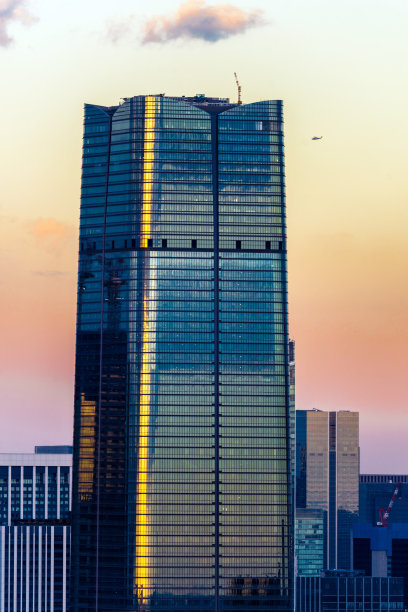 东京市区的商业摩天大楼图片下载