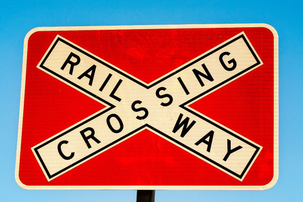 在澳大利亚内陆探险途中发现的火车、铁路或铁路道口标志图片下载