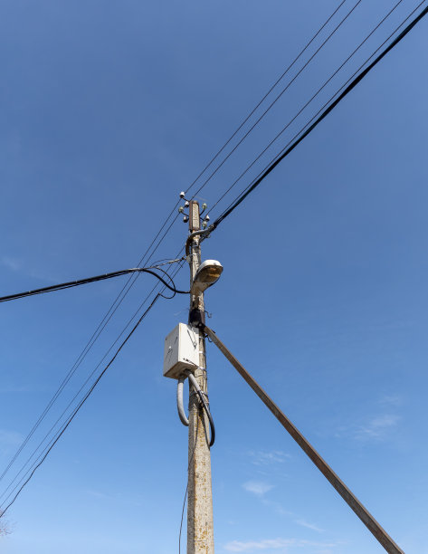 用于电视和移动电话信号的通讯塔图片下载