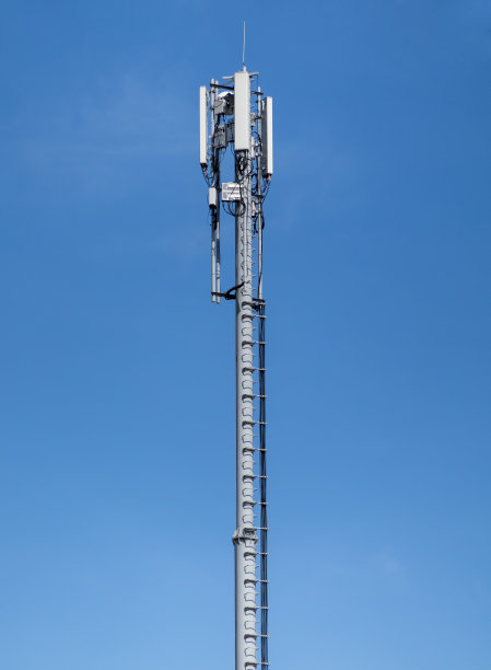 用于电视和移动电话信号的通讯塔图片下载
