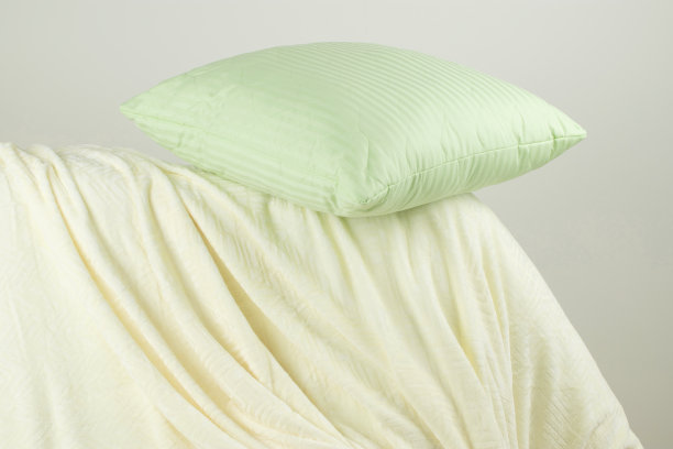 带棉盖的枕头图片下载