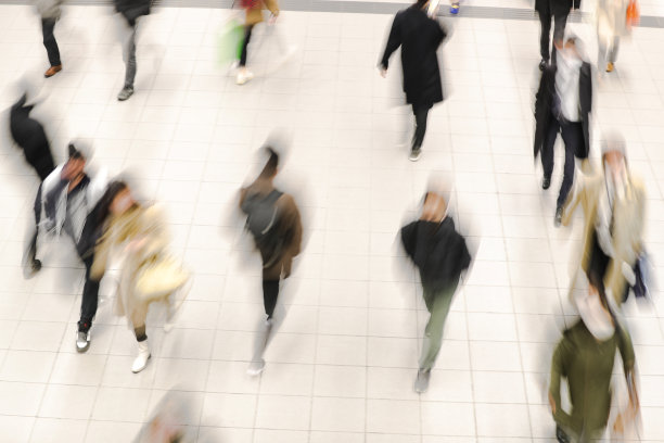 模糊移动的人群图片下载