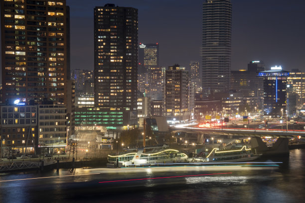 鹿特丹冬季夜晚的天际线荷兰荷兰图片下载