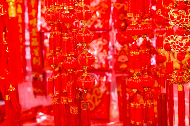 年货市场出售各式各样的年货。
新年快乐，岁岁平安，福气百出。图片下载