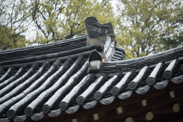 传统的韩国屋顶瓦图片下载