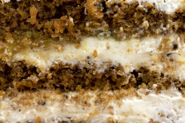 切成多层的蜂蜜蛋糕，里面有奶油馅图片下载