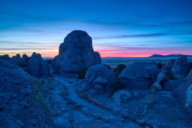 新墨西哥州岩石城州立公园的黄昏。图片下载