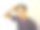 在孤立的白色背景下，震惊的亚洲男子变得秃顶和脱发图片下载