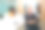 在会议期间，照相机和人们就文件和概念进行交谈。图片下载