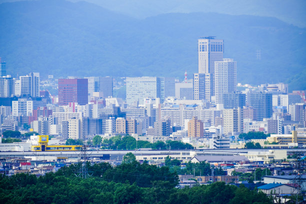 北海道的城市景观，建筑肩并肩图片下载