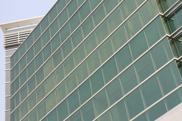 现代建筑立面都布满了玻璃窗图片下载