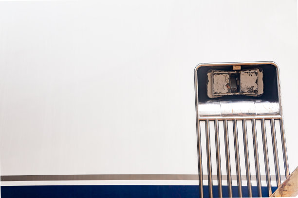 侧视图的豪华游艇与锚锚链锚。图片下载