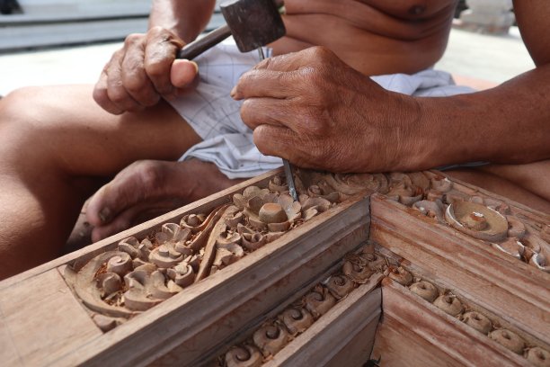 木雕工匠图片下载