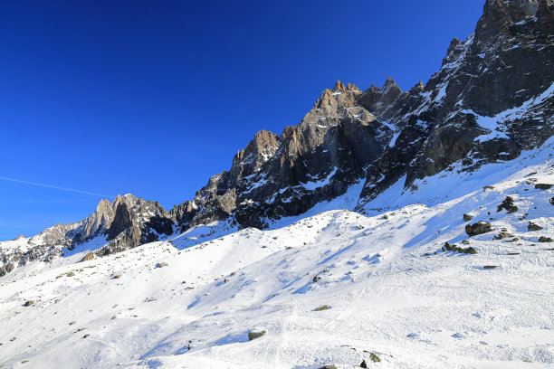 从Aiguille平面图上看到的勃朗峰。法国阿尔卑斯山，欧洲。图片下载