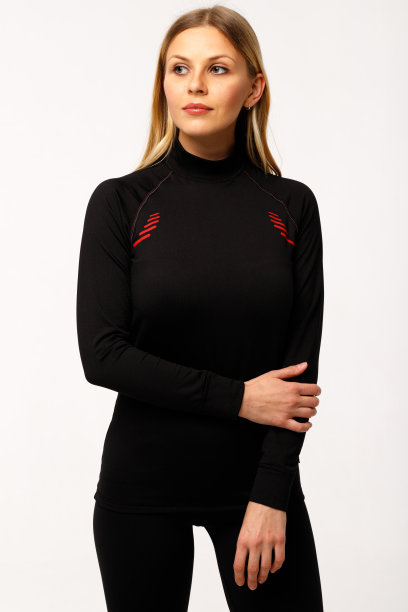 运动的金发女孩在保暖服装的妇女图片下载