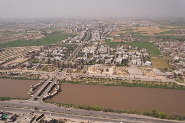 巴基斯坦旁遮普省古吉兰瓦拉市的鸟瞰图。图片下载