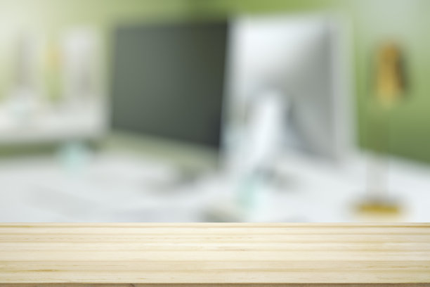 空白的木制办公桌，明亮的工作场所，笔记本电脑的背景，模拟图片下载