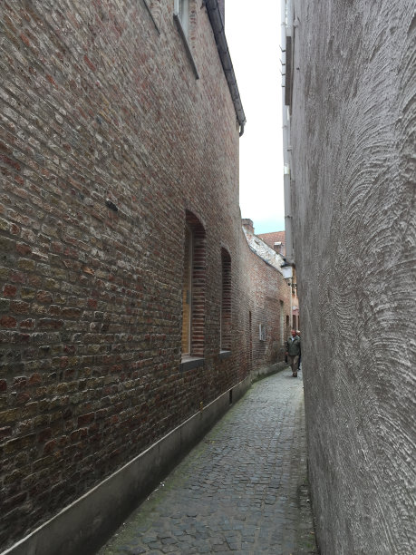 来自布鲁日街头的照片。街道、城镇广场、教堂等。图片下载