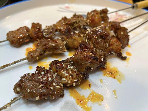 辣烤牛肉串。中国食品图片下载