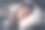 人，就寝时间和休息概念——男人晚上睡在家里的床上图片下载