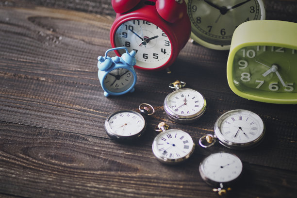 怀表和闹钟图片下载