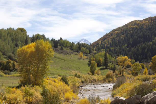 科罗拉多州Paonia附近的秋天景象图片下载